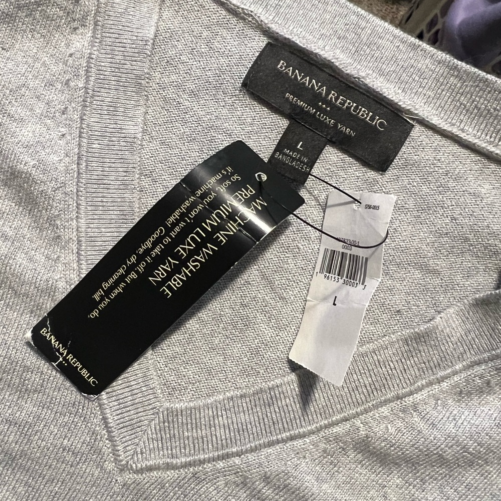 Banana Republic Men’s large SANTE MERINO V-NECK SWEATER